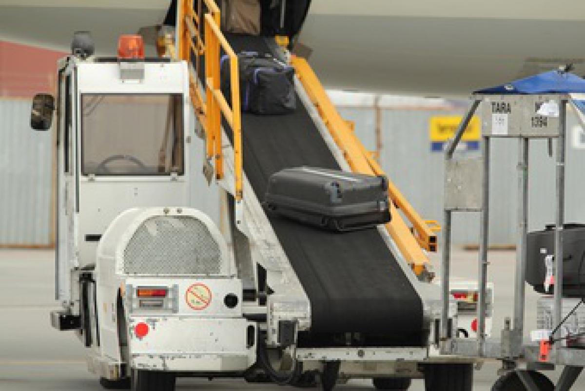 Cinta transportadora de equipajes en aeropuerto